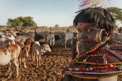 I collari di perline sono considerati dalla donne Pokot distintivi di bellezza e rango sociale.